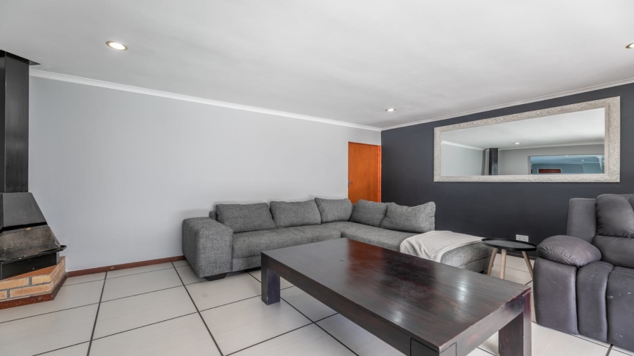 To Let 3 Bedroom Property for Rent in Edgemead Western Cape